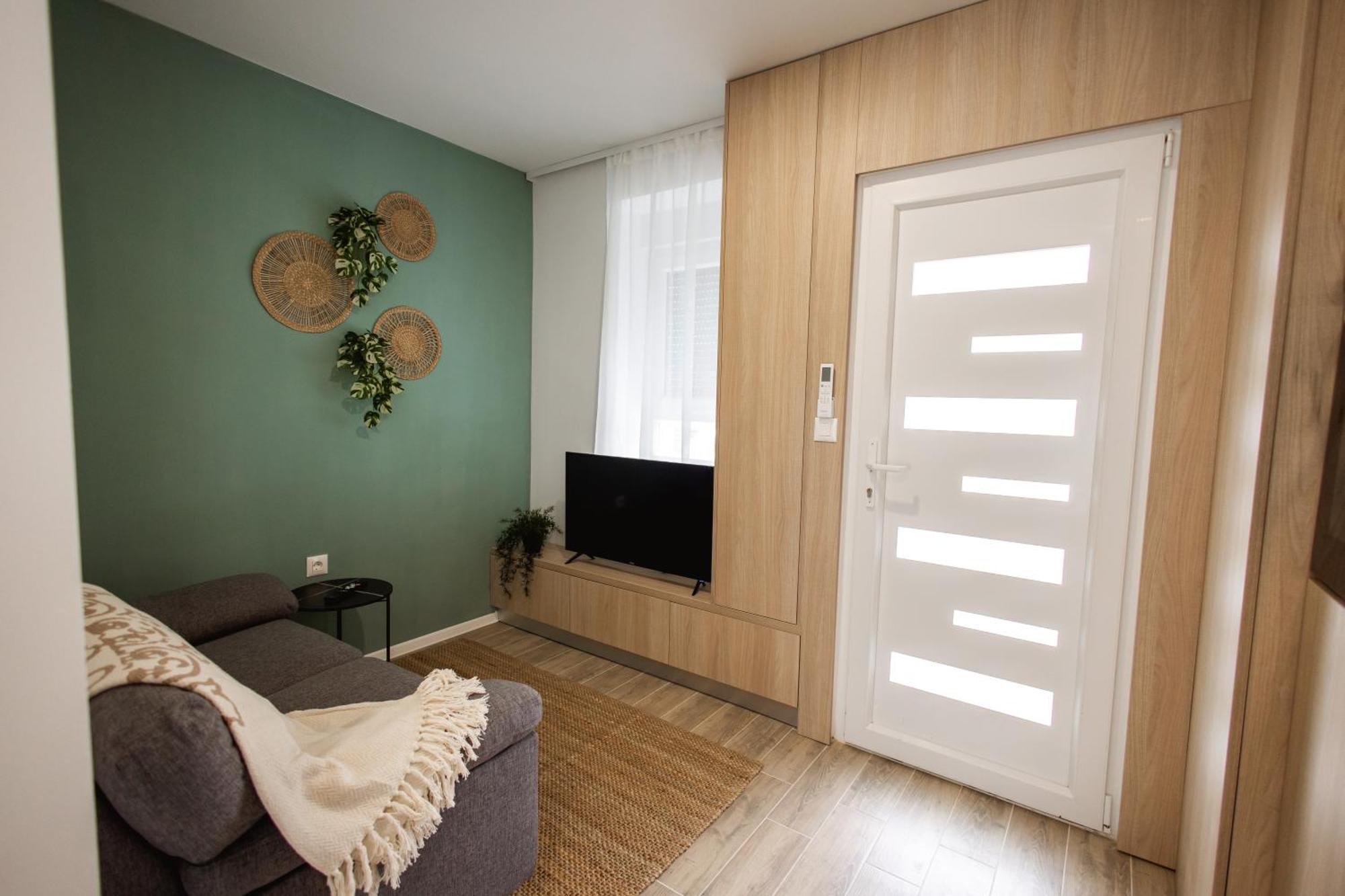 Cozy Studio Apartment In Osijek - Self Check In Exterior photo