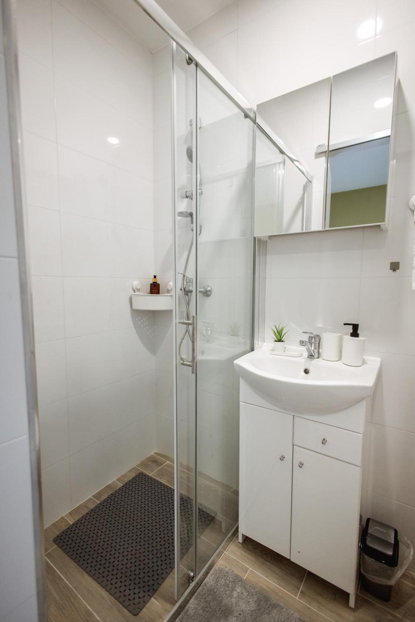 Cozy Studio Apartment In Osijek - Self Check In Exterior photo