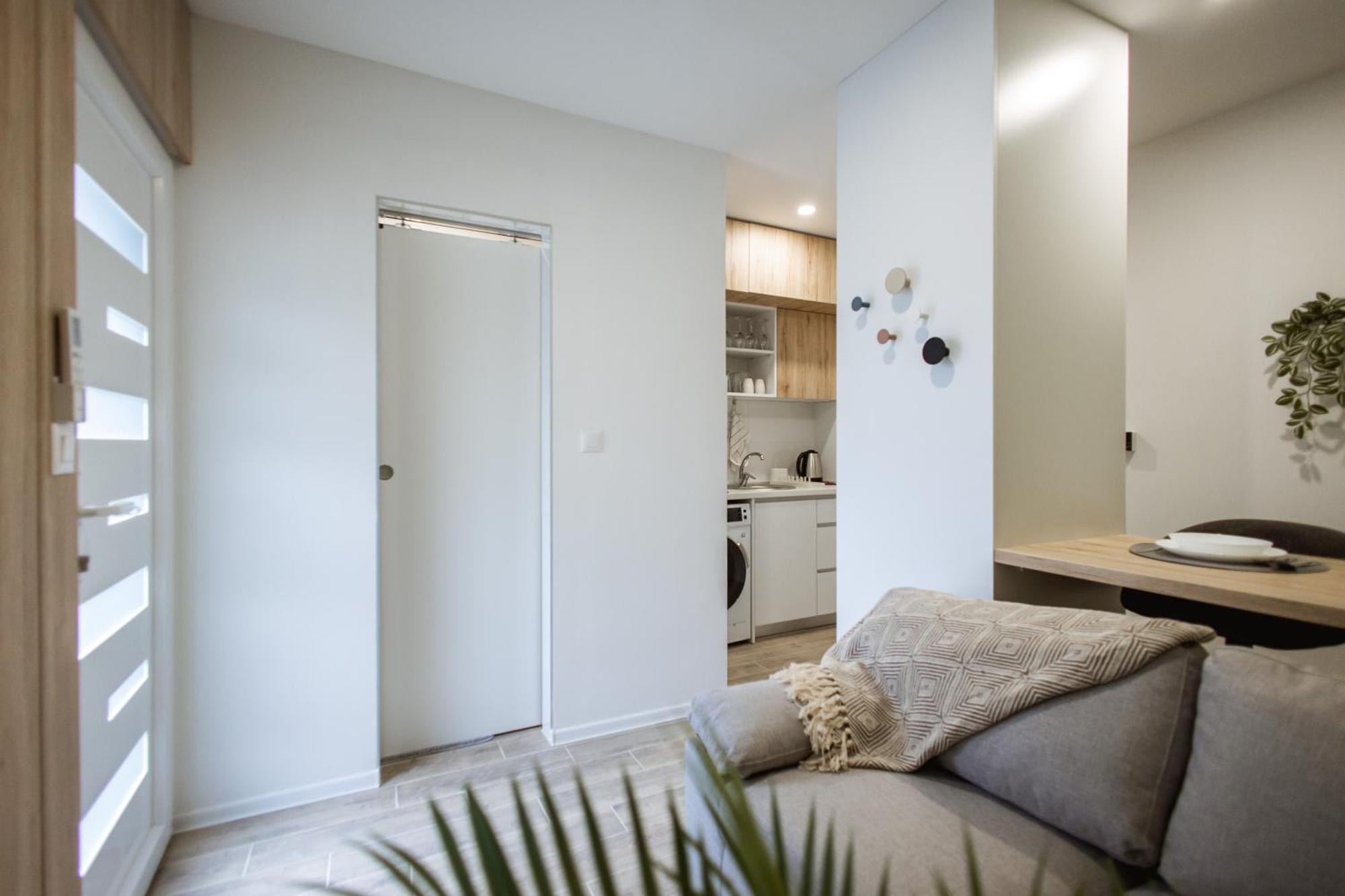 Cozy Studio Apartment In Osijek - Self Check In Exterior photo
