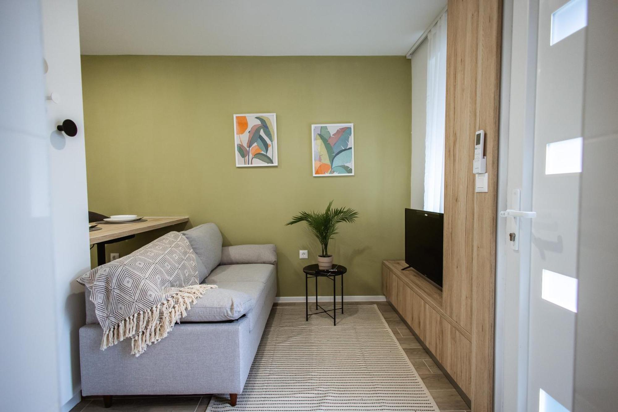 Cozy Studio Apartment In Osijek - Self Check In Exterior photo